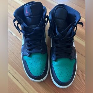 Jordan 1 mid sneakers